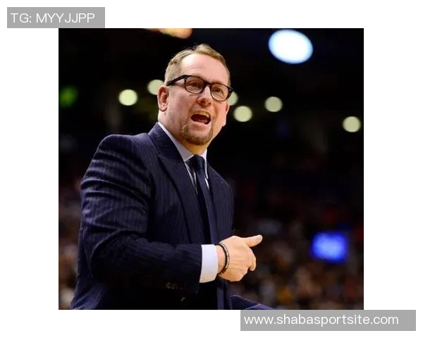 怒火中烧纳斯对球权判罚不满当场对裁判怒吼不止